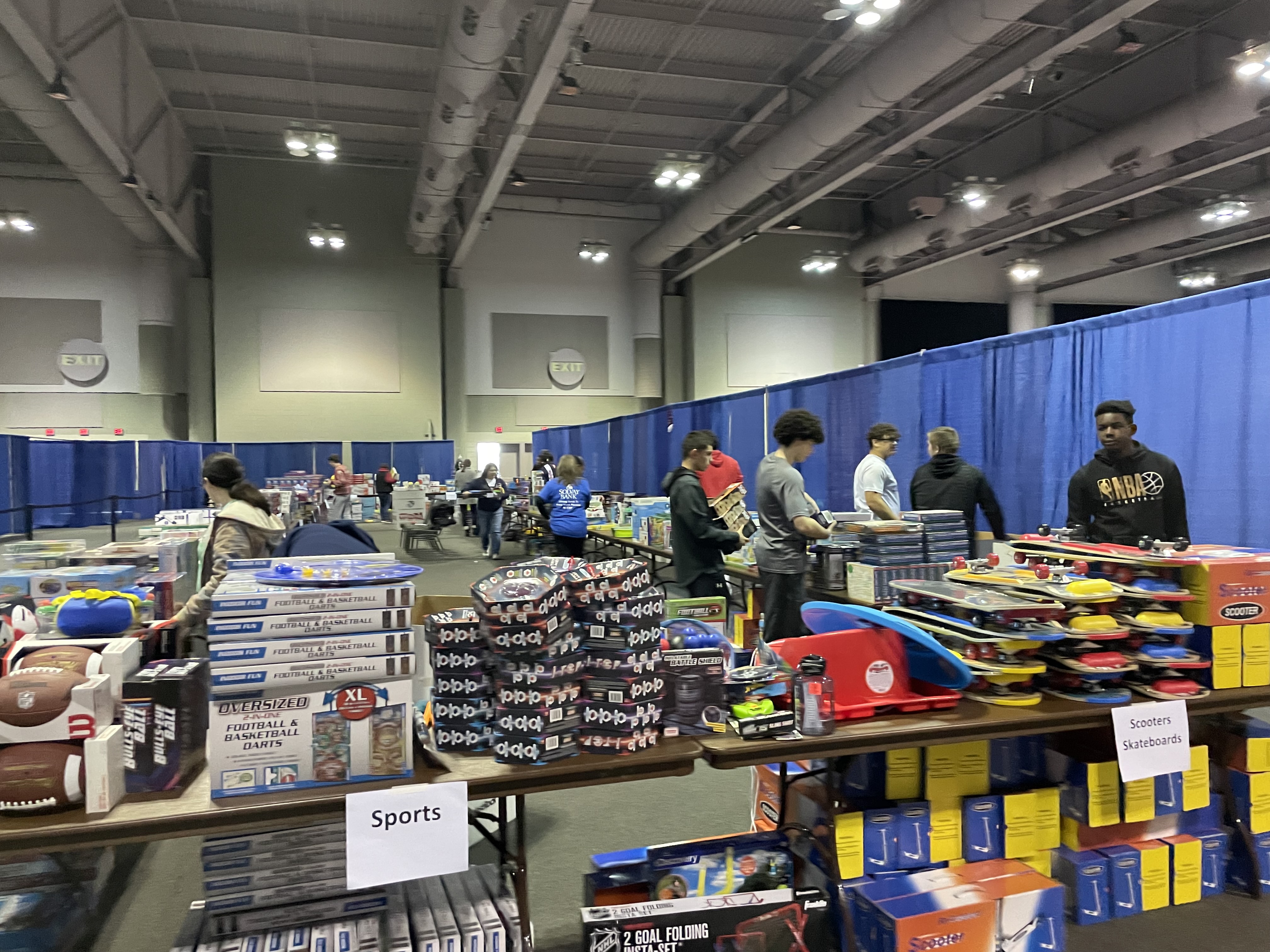 Students at Christmas bureau in Syracuse oncenter