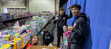 SHS Students Volunteer at Christmas Bureau