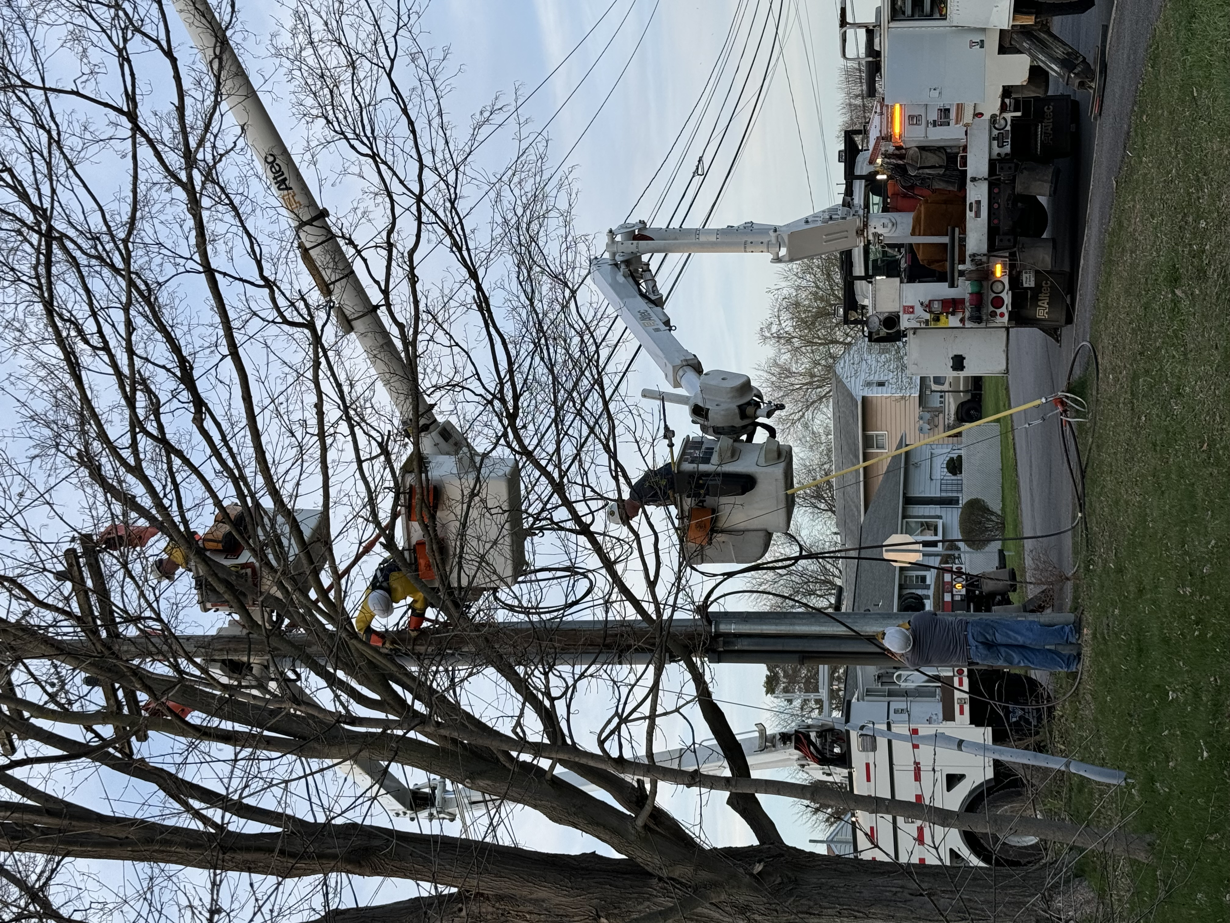 crews work to restore power